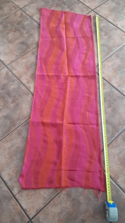 DI 023 fale czerwone 31 x 95 cm 25 zł.jpg